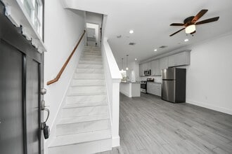 8305 Prairie View Dr in Houston, TX - Building Photo - Building Photo