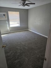 1014 Ware Blvd in San Antonio, TX - Foto de edificio - Building Photo