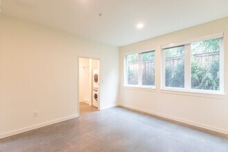 2919 SE Division St in Portland, OR - Foto de edificio - Building Photo