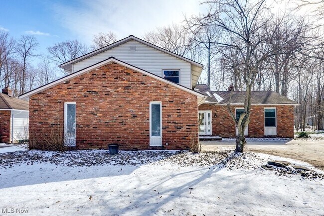 3969 E Ash Ln in Beachwood, OH - Building Photo - Building Photo