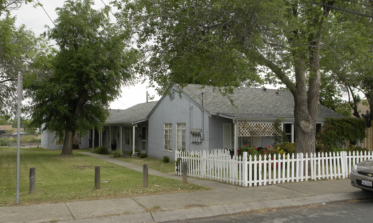 134 West Blvd in Pittsburg, CA - Foto de edificio