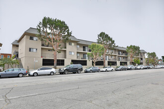 Grevillea Apartments in Hawthorne, CA - Building Photo - Building Photo