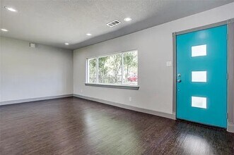 2930 Poinsettia Dr in Dallas, TX - Building Photo - Building Photo