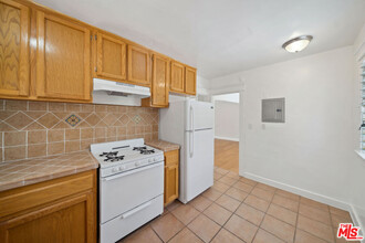 1239 Havenhurst Dr in Los Angeles, CA - Foto de edificio - Building Photo