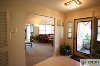 25 Bedfordshire Dr in Monroe Township, NJ - Building Photo - Building Photo