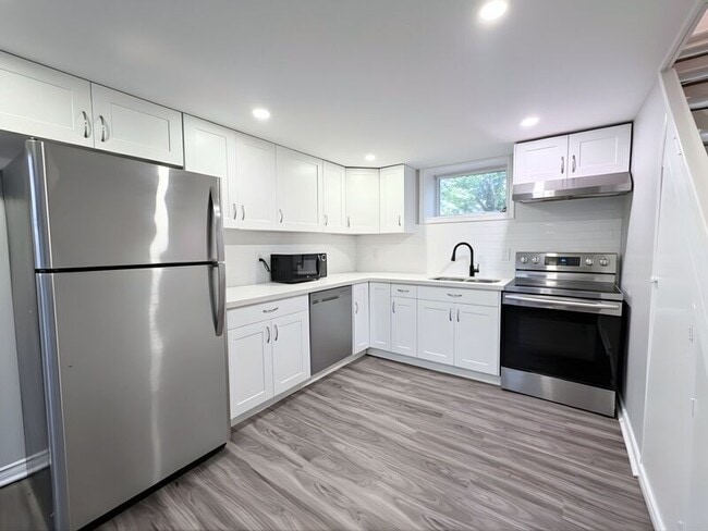 20 W 4th St in Hamilton, ON - Building Photo - Building Photo