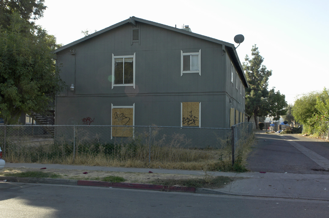 4130 E Dwight Way in Fresno, CA - Building Photo