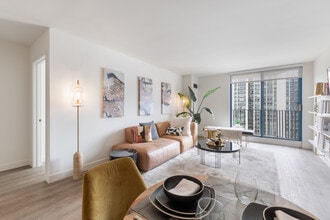 1250 N La Salle Dr in Chicago, IL - Building Photo - Building Photo
