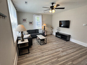 214 E Horah St in Salisbury, NC - Foto de edificio - Building Photo