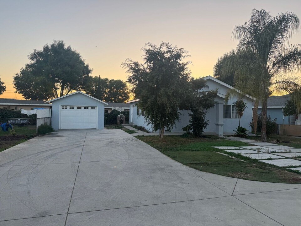 9006 Painter Ave in Whittier, CA - Building Photo