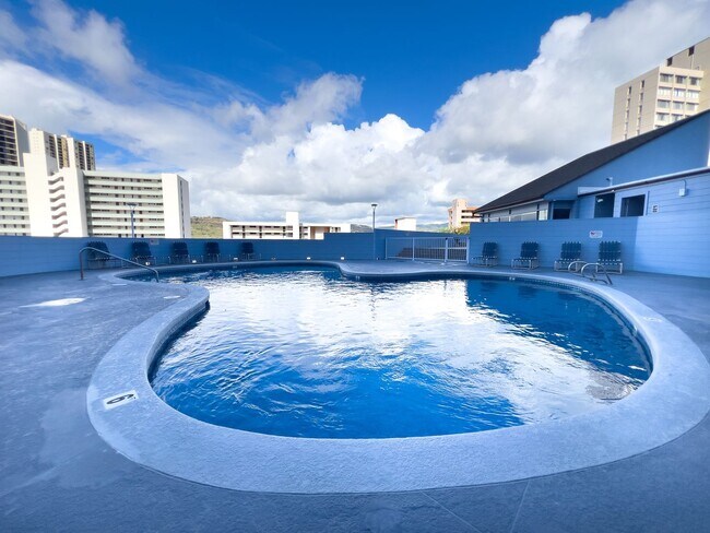 3045 Ala Napuaa Pl in Honolulu, HI - Foto de edificio - Building Photo