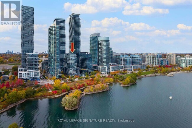 110 Marine Parade Dr in Toronto, ON - Building Photo - Building Photo