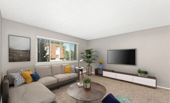 Laredo House Apartments in Aurora, CO - Building Photo