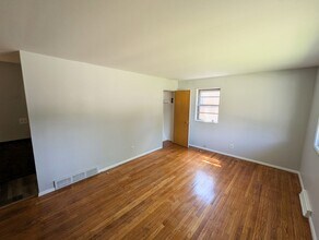 1384 Cove Ln in St. Louis, MO - Building Photo - Building Photo