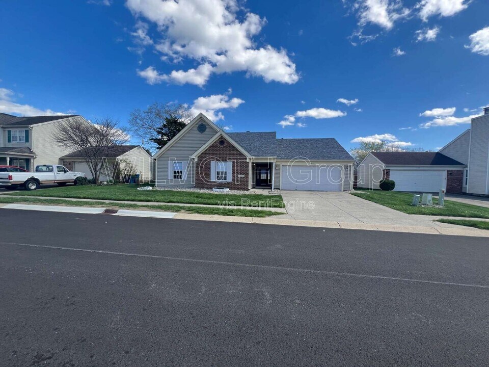 11205 Founders Pl in Fishers, IN - Building Photo