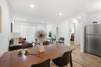 15432 Gault St in Los Angeles, CA - Building Photo - Building Photo