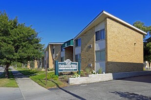 Oakwood Villa Apartments in Royal Oak, MI - Building Photo