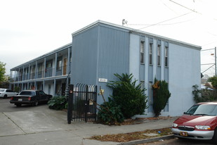 2113 10th St Apartments