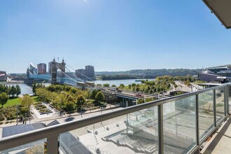 121 E Freedom Way in Cincinnati, OH - Building Photo - Building Photo