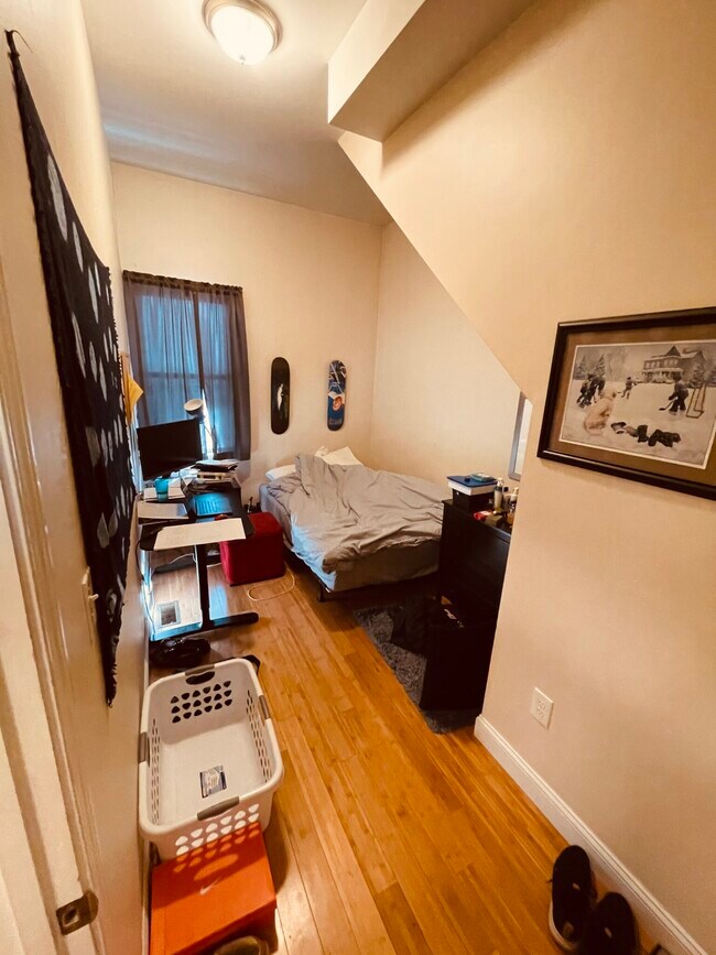 47 Orleans St, Unit 1 in Boston, MA - Foto de edificio - Building Photo