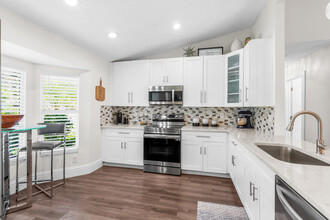 738 NW 42nd Way in Deerfield Beach, FL - Foto de edificio - Building Photo