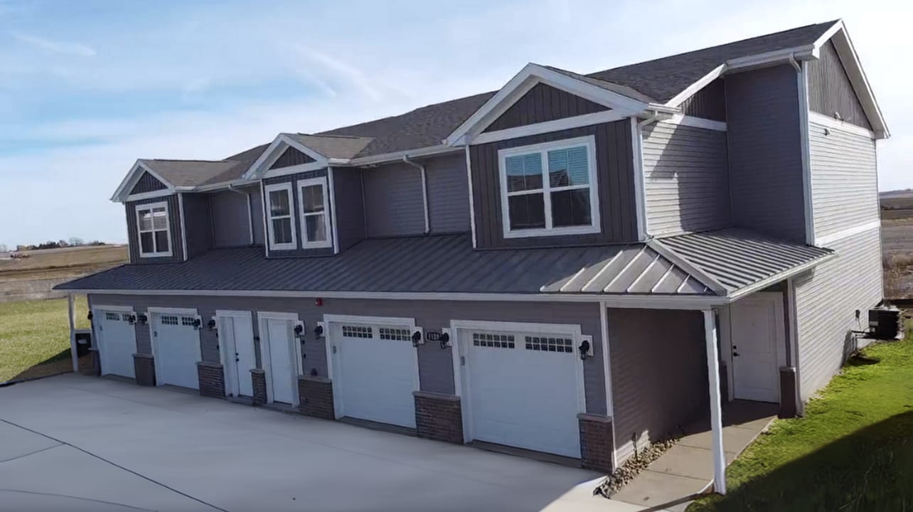Reserve Mahomet in Mahomet, IL - Foto de edificio