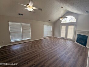 405 Fledge Dr in Louisville, KY - Building Photo - Building Photo