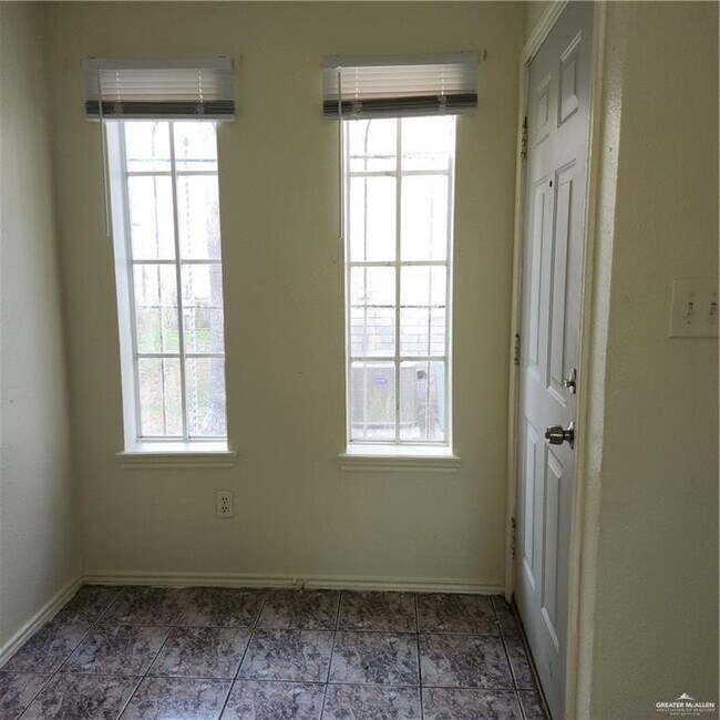 8 N 28th St in McAllen, TX - Building Photo - Building Photo