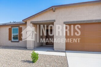 10498 W Carousel Dr in Arizona City, AZ - Building Photo - Building Photo