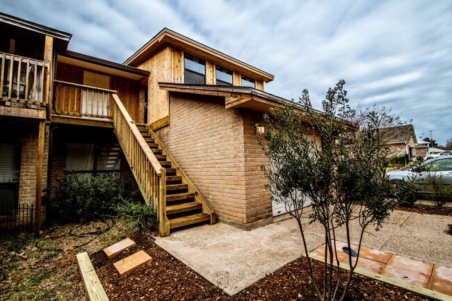 1507 Wimbledon Dr in Huntsville, TX - Building Photo - Building Photo