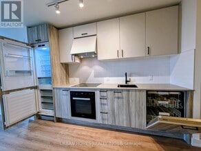 5 Quarrington Ln in Toronto, ON - Building Photo - Building Photo