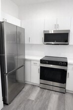 17820 NW 73rd Ave, Unit 101-1 in Hialeah, FL - Building Photo - Building Photo