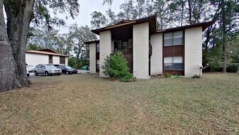 477 Crabapple Ct in Orange Park, FL - Building Photo