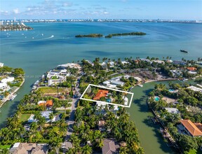 1070 Belle Meade Island Dr in Miami, FL - Building Photo - Building Photo