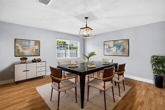 8233 Redfield Dr in Port Richey, FL - Foto de edificio - Building Photo