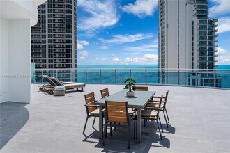17550 Collins Ave in Sunny Isles Beach, FL - Building Photo - Building Photo