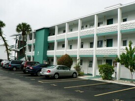 1818 Restful Dr, Unit M23 in Bradenton, FL - Building Photo