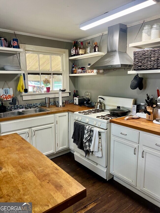 810 Oconee St in Athens, GA - Foto de edificio - Building Photo