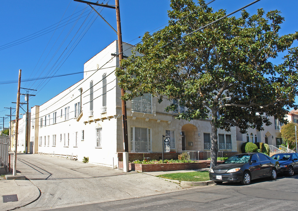 315 N Sierra Bonita Ave in Los Angeles, CA - Foto de edificio