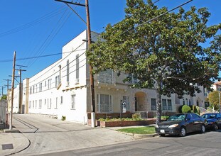 315 N Sierra Bonita Ave in Los Angeles, CA - Foto de edificio - Building Photo