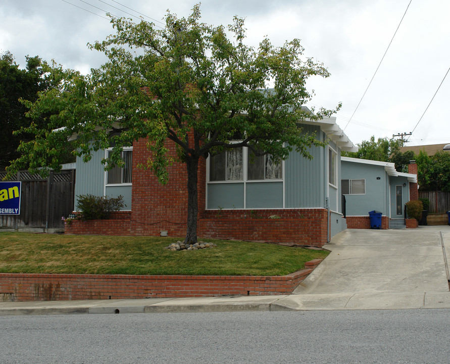 5-7 Ashton Ave in Millbrae, CA - Building Photo