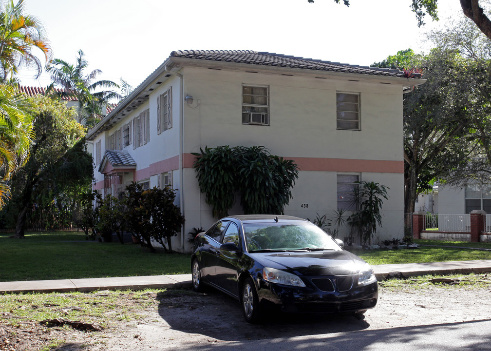 438 Malaga Ave in Coral Gables, FL - Foto de edificio