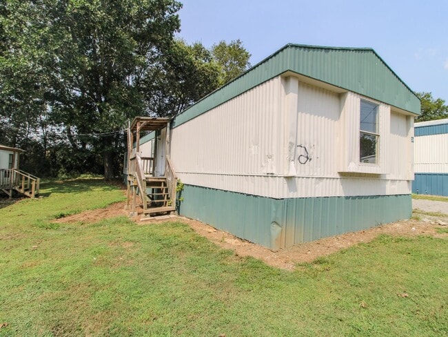 1810 Vales Mill Rd in Pulaski, TN - Building Photo - Building Photo