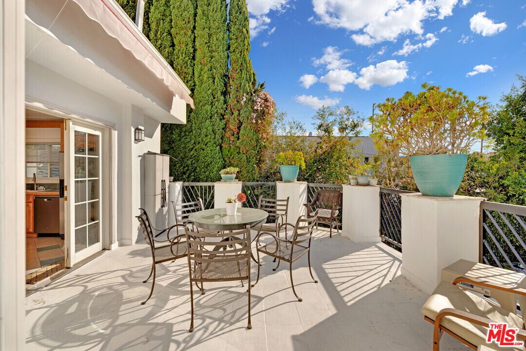 1133 S Swall Dr in Los Angeles, CA - Building Photo