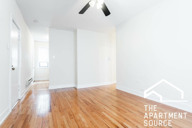 627 W Melrose St, Unit 2 in Chicago, IL - Building Photo - Building Photo