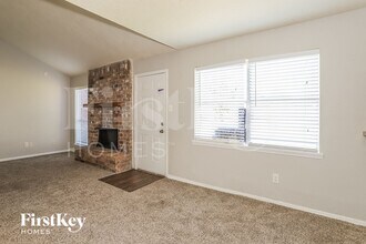 13285 Lake Breeze Ln in Willis, TX - Foto de edificio - Building Photo