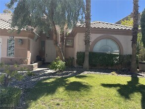 141 Cliff Valley Dr in Las Vegas, NV - Foto de edificio - Building Photo