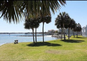 101 Old Ferry Rd, Unit 10C in Shalimar, FL - Building Photo
