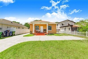 3321 W Woodlawn Ave in Tampa, FL - Building Photo