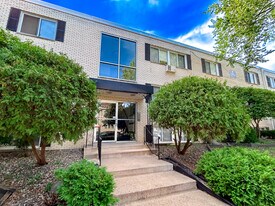 2730 Dupont Ave S in Minneapolis, MN - Building Photo